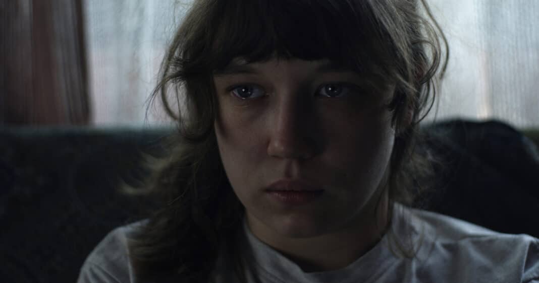Lilla Kizlinger appears in a scene from 'Élő kövek' (Living Stones) by Jakob Ladányi Jancsó.